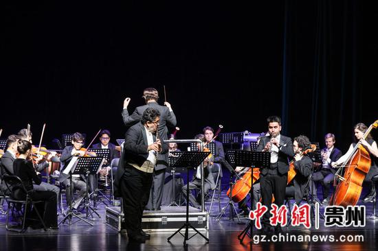  网前截击再现经典，复古打法惊艳观众