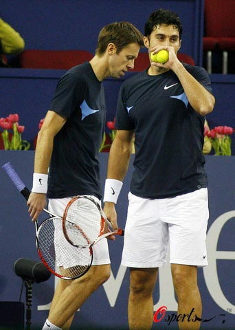  埃文斯草地驰骋，伊斯特本赛击败名将折桂