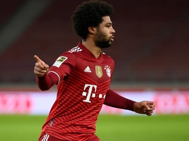  曼城客场大胜锁定半程冠军，展现统治力  