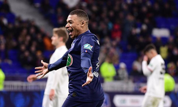  边路快马突破，单骑闯关上演帽子戏法