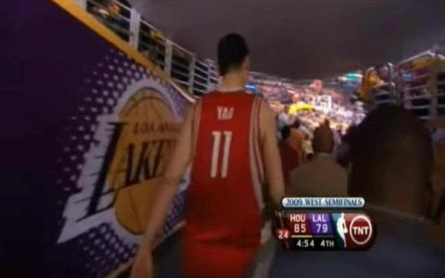  篮球纪录片热播，回顾经典瞬间感动人心