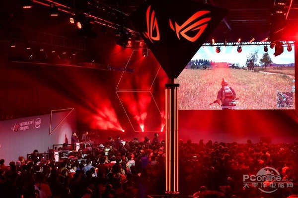  电竞明星选手超神发挥引爆全场欢呼  