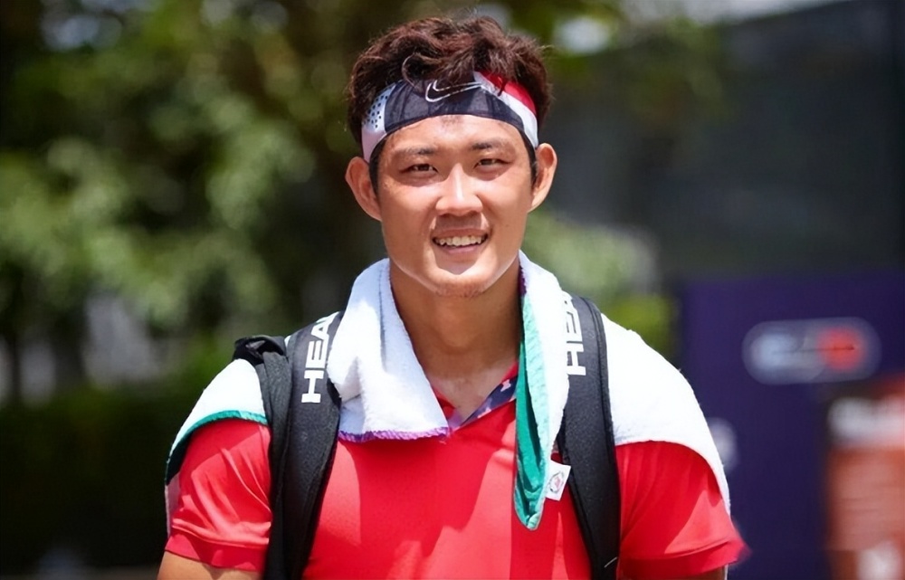  郑钦文强势晋级八强，中国金花闪耀法网