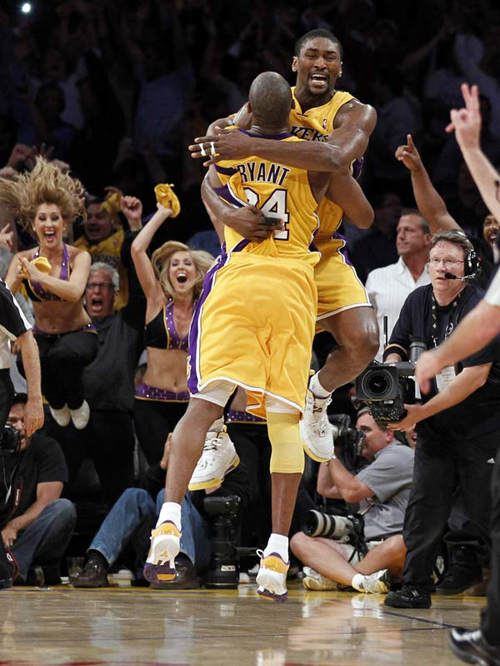  老将压哨三分绝杀，主场球迷陷入沸腾