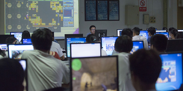  电竞训练营开放，零基础学员接受专业指导