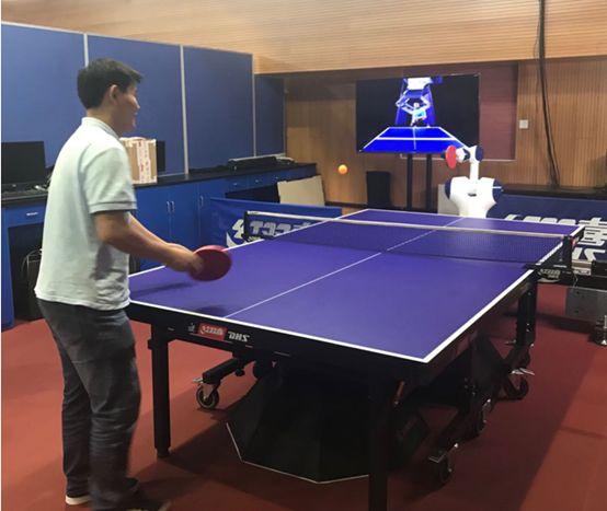  智能发球机器人亮相巡回赛，陪练效率提升三倍