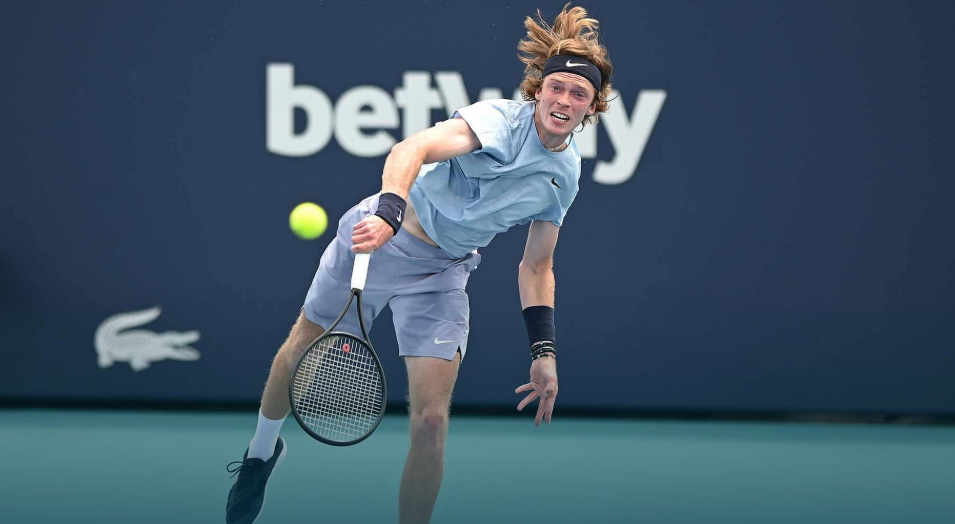  卢布列夫五盘鏖战险胜，晋级大师赛决赛